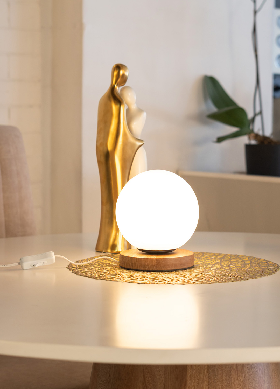 LÁMPARA DE MESA LUMA