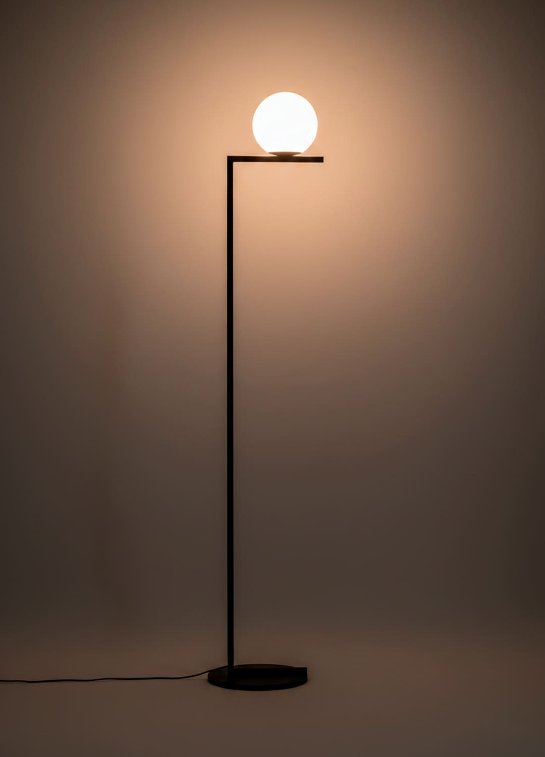 LÁMPARA DE PISO LIORA
